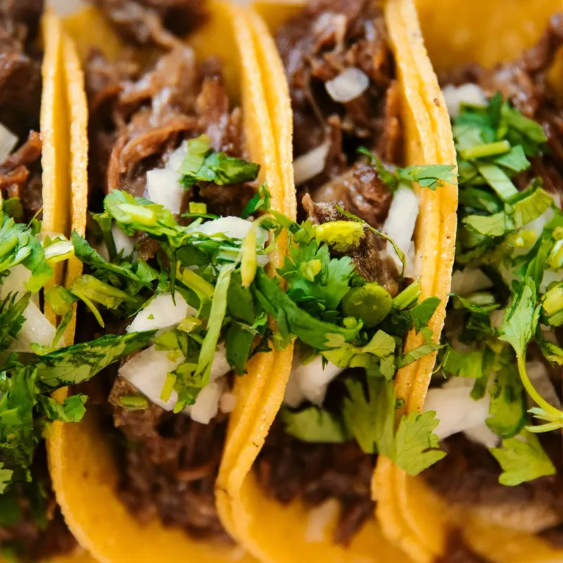 Tacos de carne con cebolla y cilantro